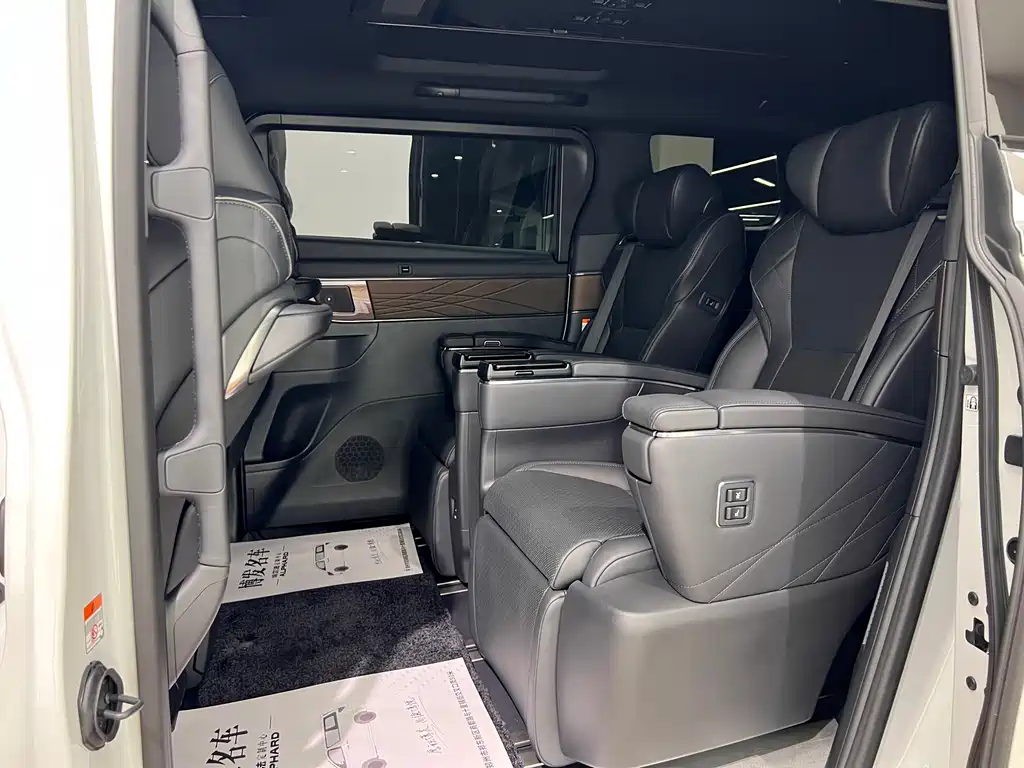 Toyota Alphard 2025 — фото 14