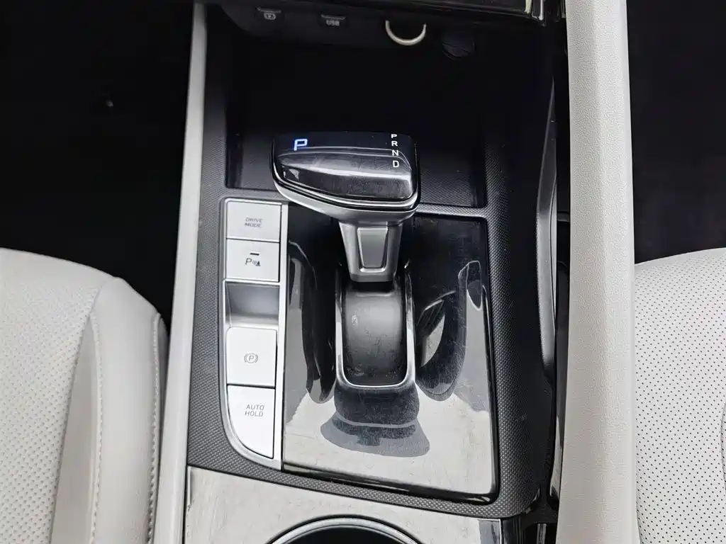 Hyundai Elantra 2021 — фото 13