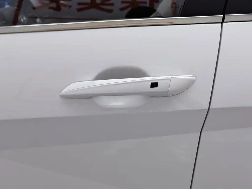 Hyundai Elantra 2021 — фото 18