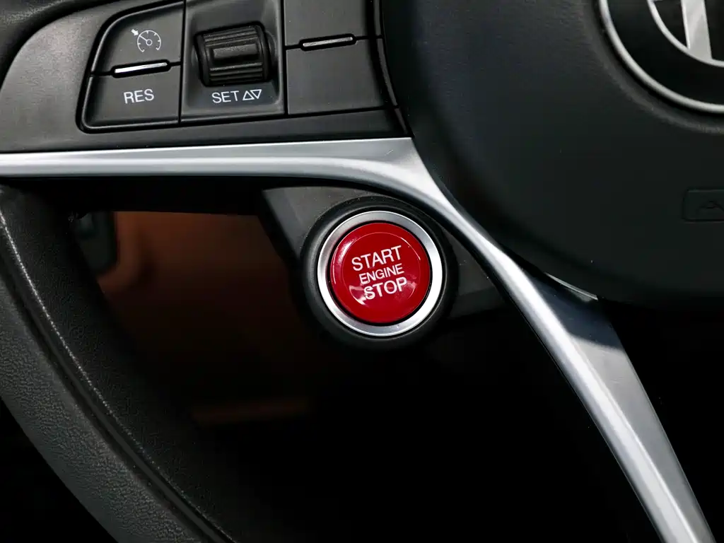 Alfa Romeo Giulia 2019 — фото 16
