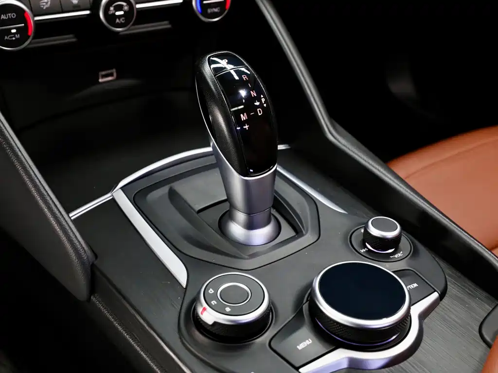 Alfa Romeo Giulia 2019 — фото 12
