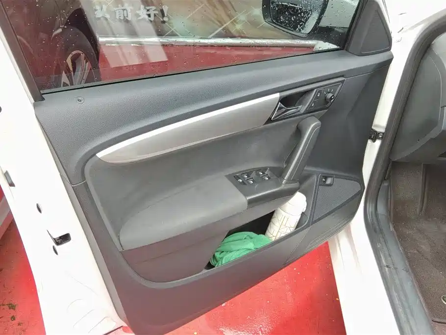 Volkswagen Lavida 2015
