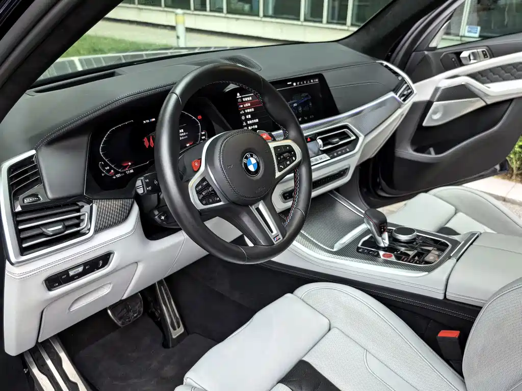 BMW X5 M 2022 — фото 9