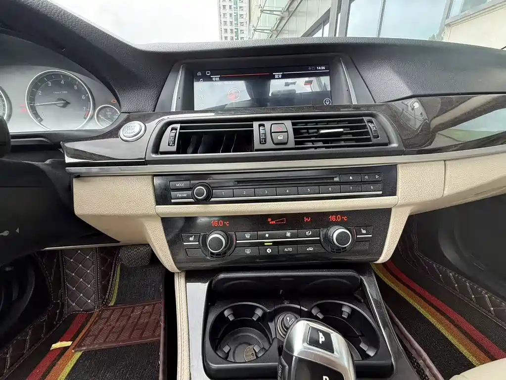 BMW 5 Series 2012 — фото 9