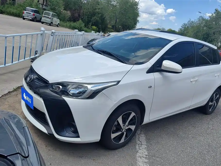 Toyota Yaris L 2017 — фото 1