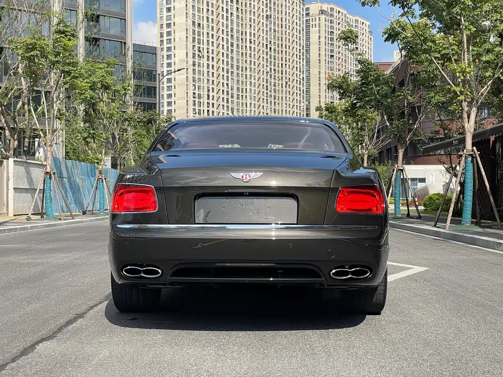 Bentley Flying Spur 2018 — фото 12