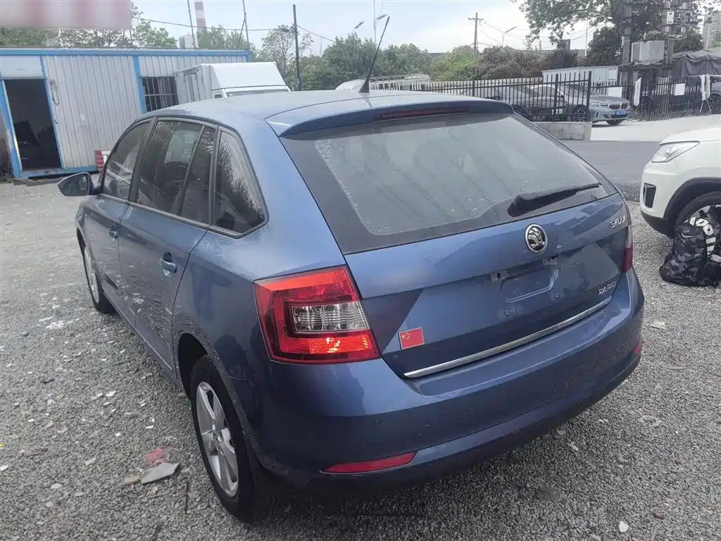 Skoda Rapid Spaceback 2015 — фото 5