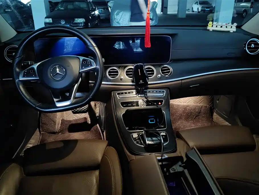 Mercedes-Benz E-Class 2018 — фото 12