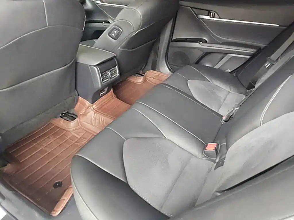 Toyota Camry 2023 — фото 17