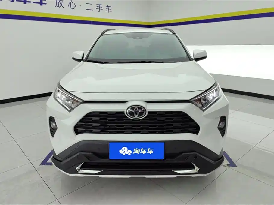 Toyota RAV4 2022 — фото 2