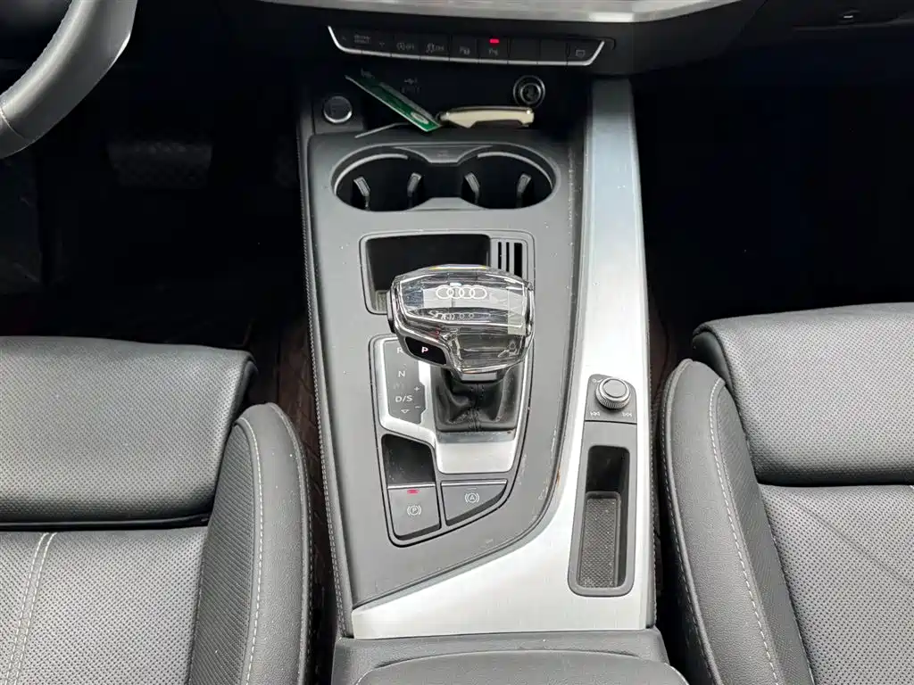 Audi A4L 2023 — фото 20