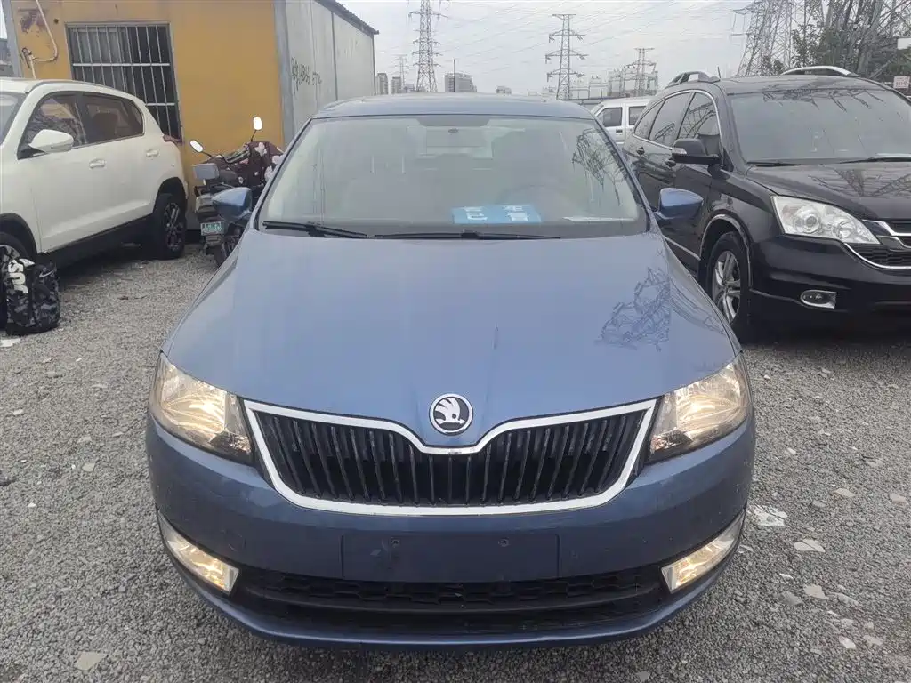Skoda Rapid Spaceback 2015 — фото 3