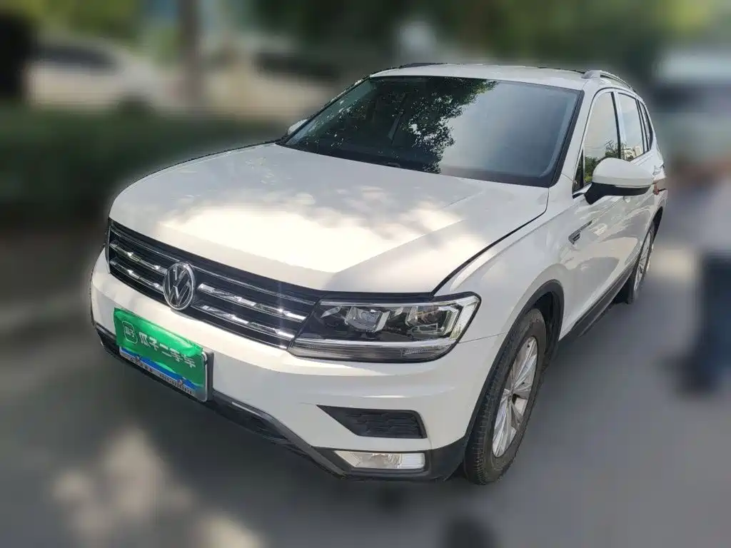 Volkswagen Tiguan L 2018 — фото 1