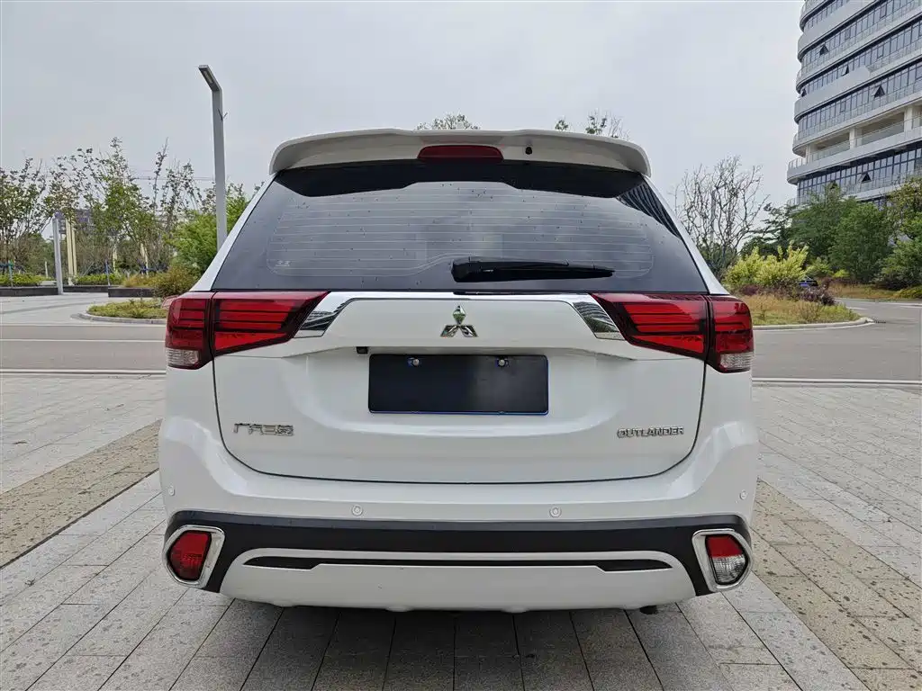 Mitsubishi Outlander 2019 — фото 5