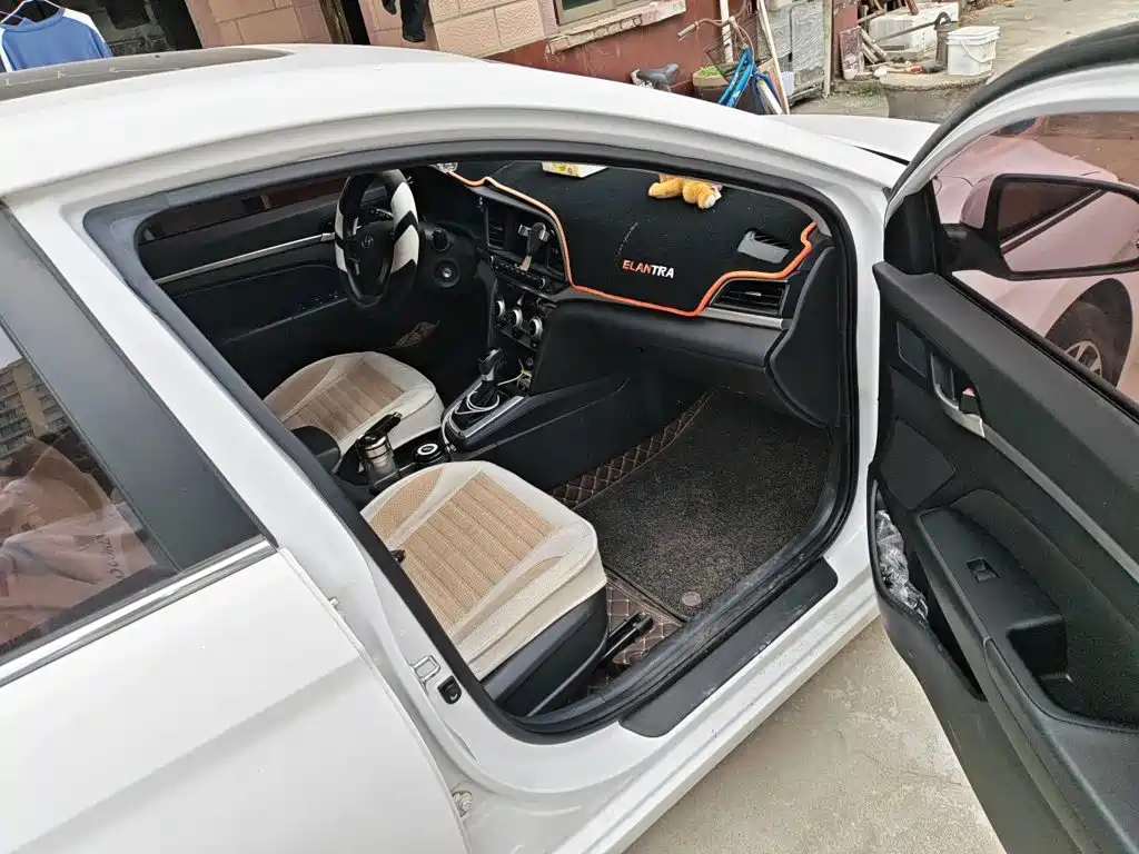 Hyundai Elantra 2019 — фото 20