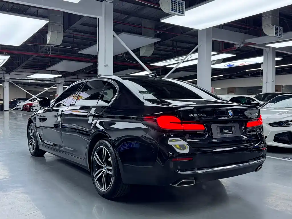 BMW 5 Series 2024 — фото 16