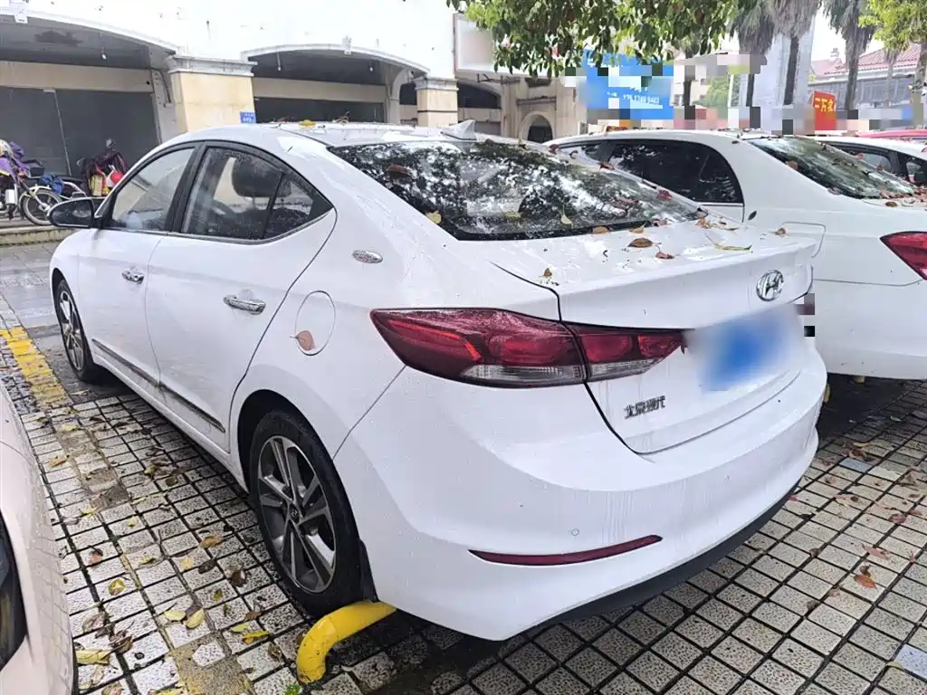 Hyundai Elantra 2018 — фото 22