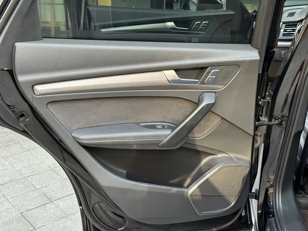Audi Q5L Sportback 2024 — фото 15