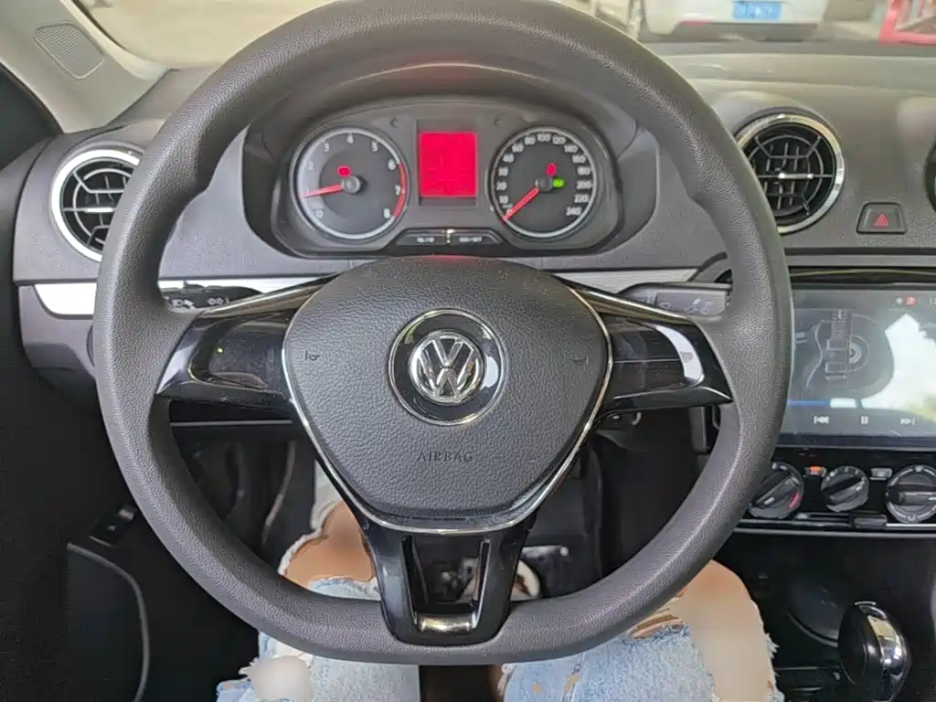 Volkswagen Jetta 2017 — фото 11