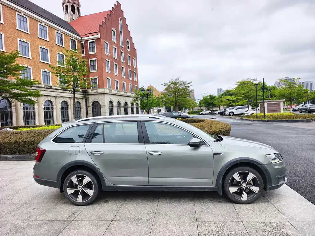 Skoda Octavia 2017 — фото 9