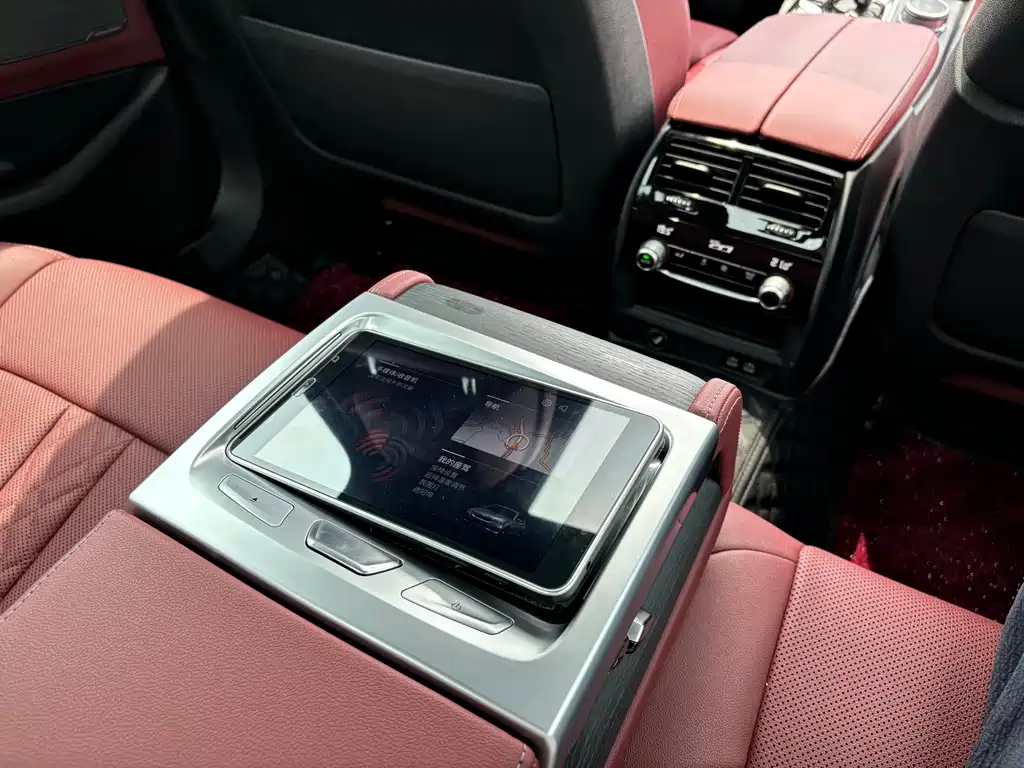 BMW 5 Series 2022 — фото 10