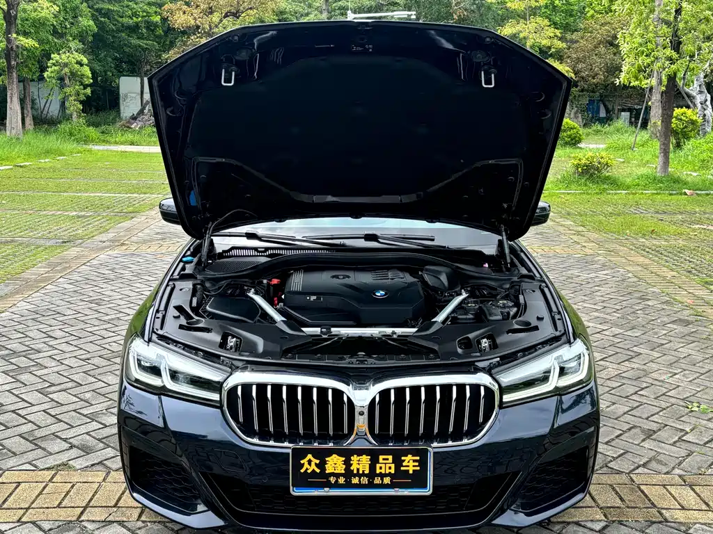 BMW 5 Series 2022 — фото 16