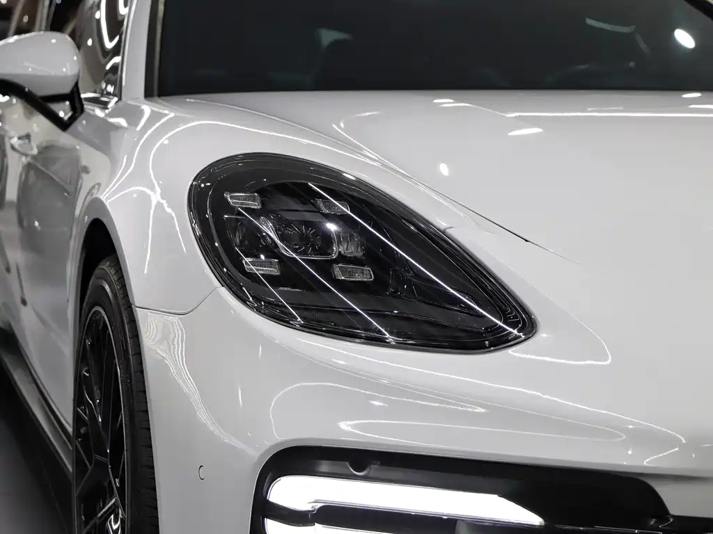 Porsche Panamera Hybrid 2018 — фото 32