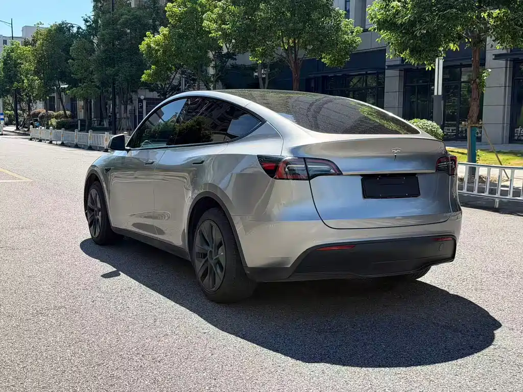Tesla Model Y 2023 — фото 10