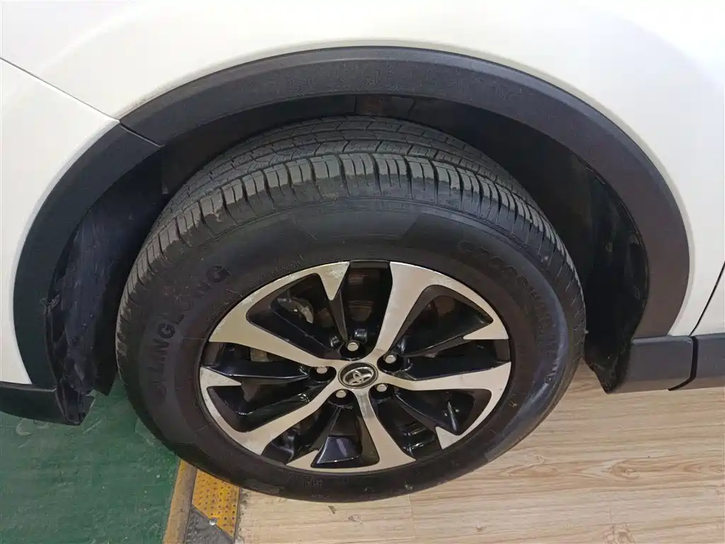 Toyota RAV4 2017 — фото 19