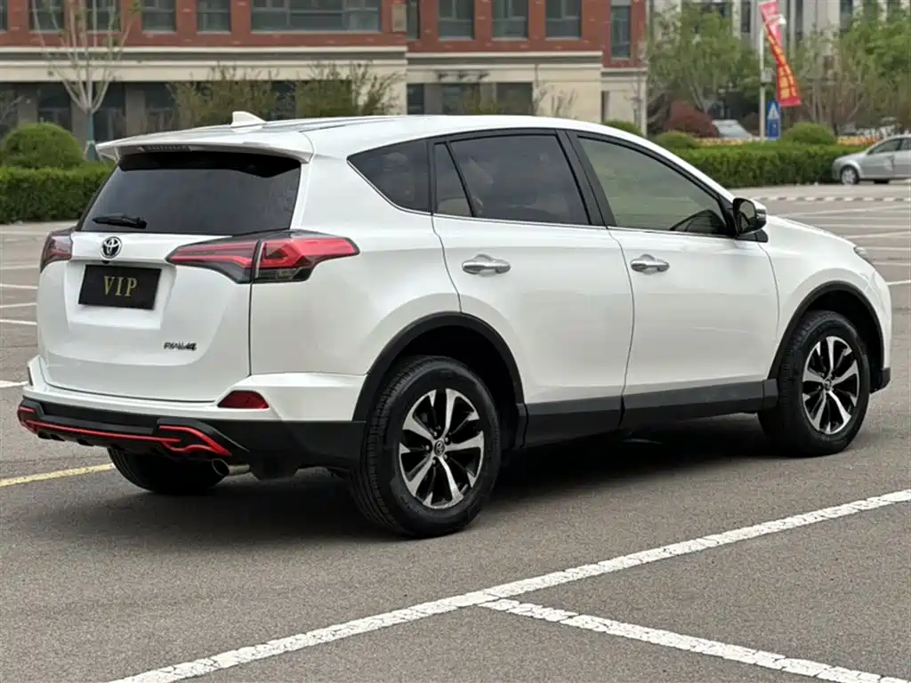 Toyota RAV4 2017 — фото 21