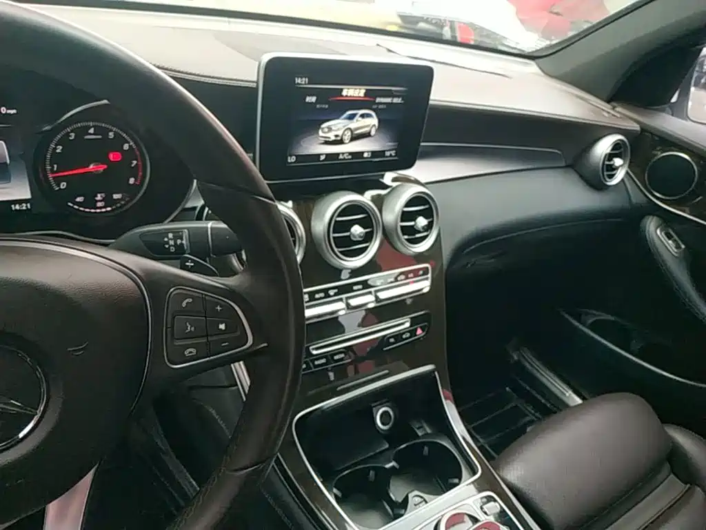 Mercedes-Benz GLC 2018 — фото 13