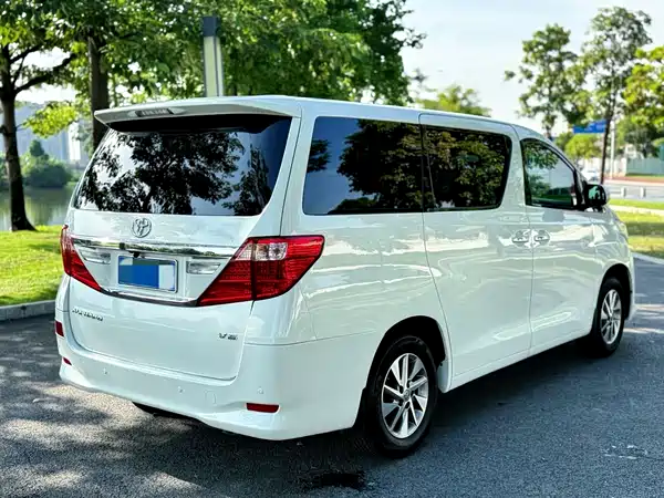 Toyota Alphard 2014
