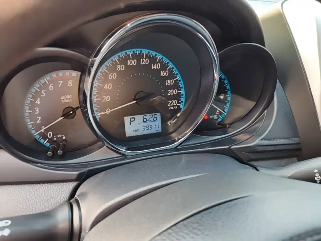 Toyota Yaris L 2018 — фото 12
