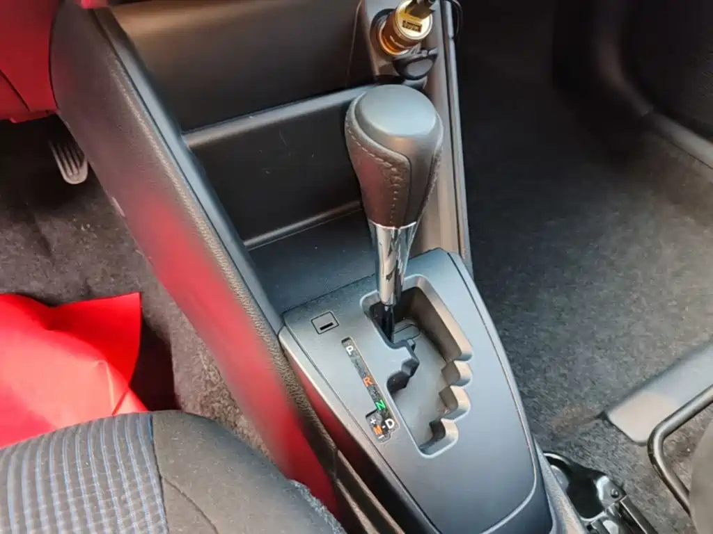 Toyota Yaris L 2018 — фото 14
