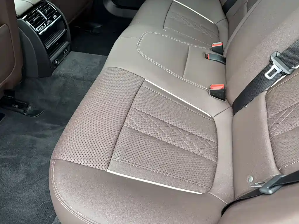 BMW 5 Series 2023 — фото 17