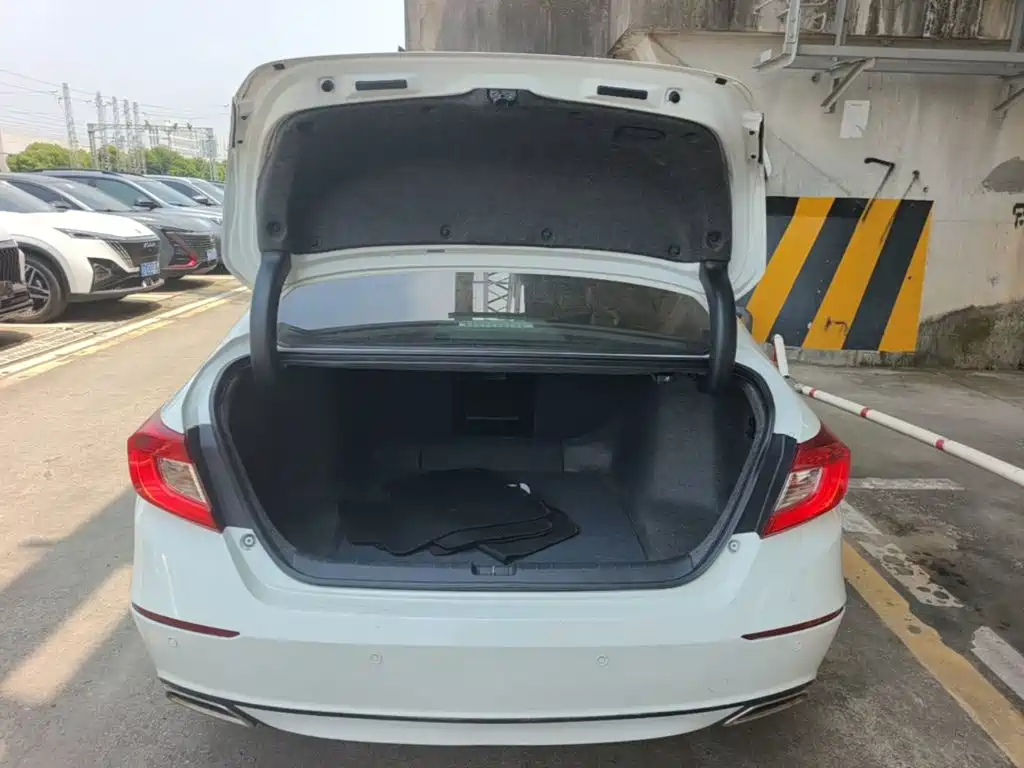 Honda Accord 2019 — фото 19