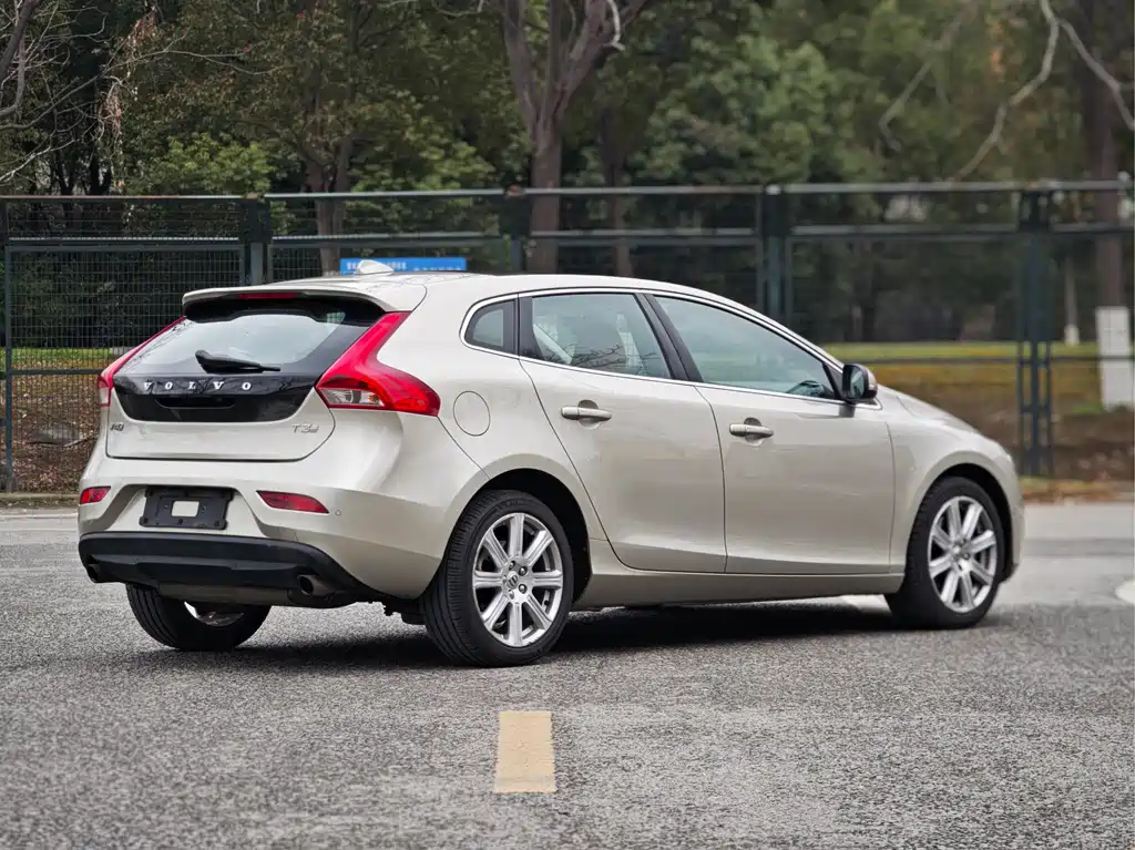 Volvo V40 2017 — фото 4