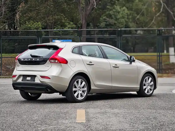 Volvo V40 2017