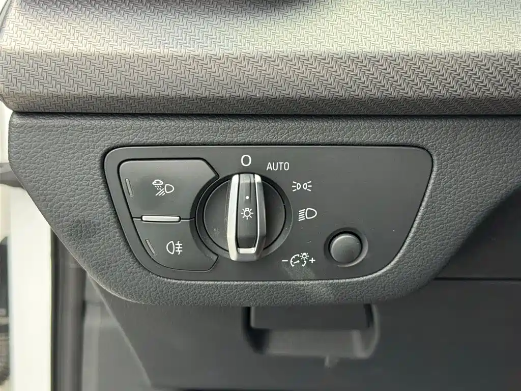 Audi Q5L 2023 — фото 18