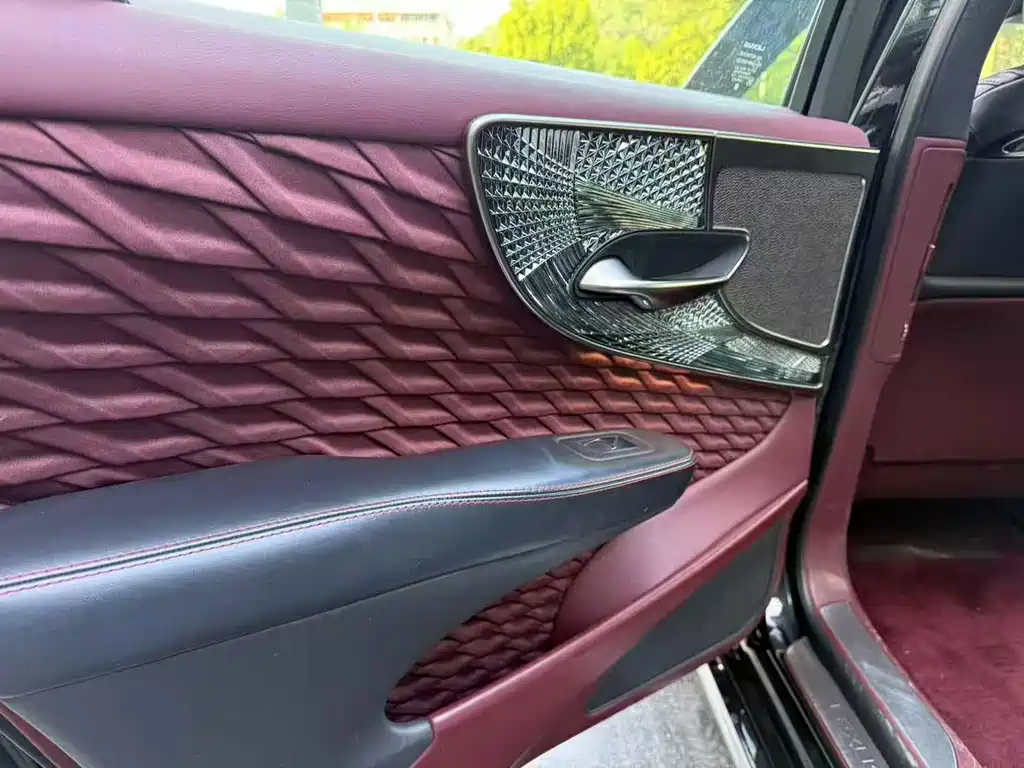 Lexus LS 2022