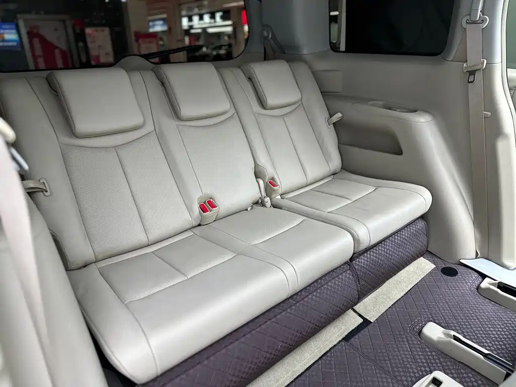Nissan Quest 2017 — фото 27