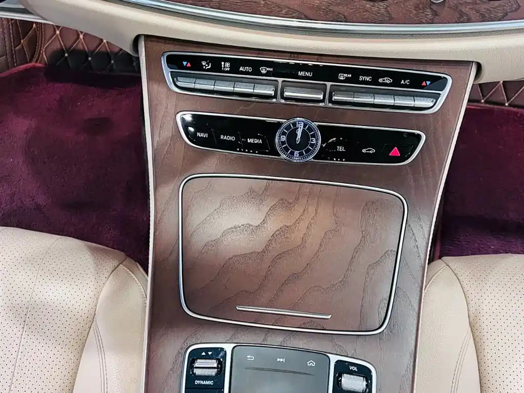 Mercedes-Benz E-Class 2020 — фото 11