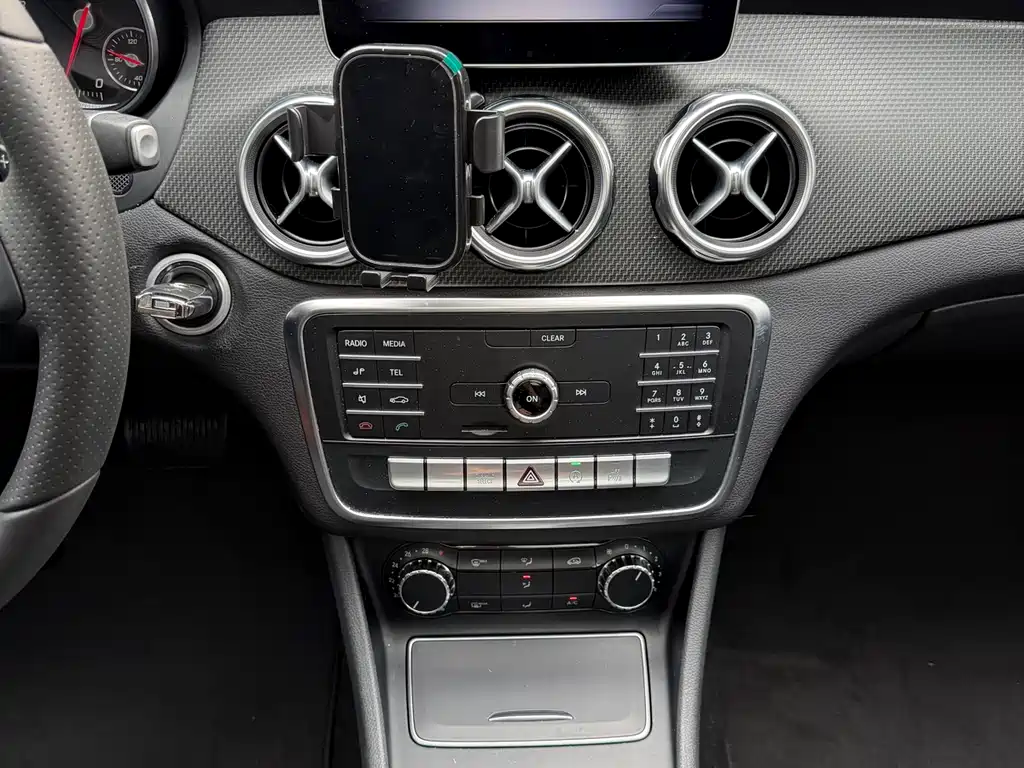 Mercedes-Benz GLA 2018 — фото 11