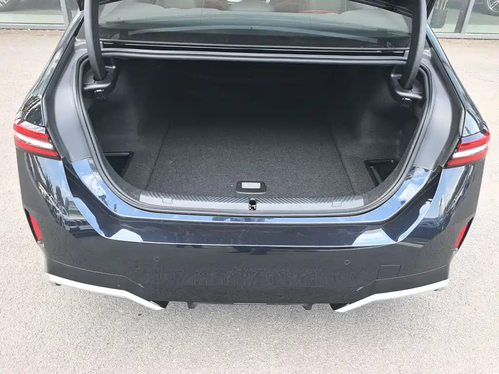 BMW i5 2025 — фото 13