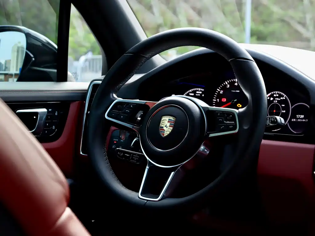 Porsche Panamera 2018 — фото 16