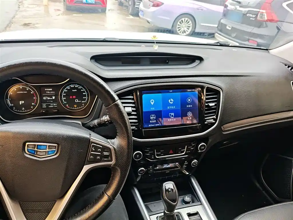 Geely Vision X6 2017 — фото 10