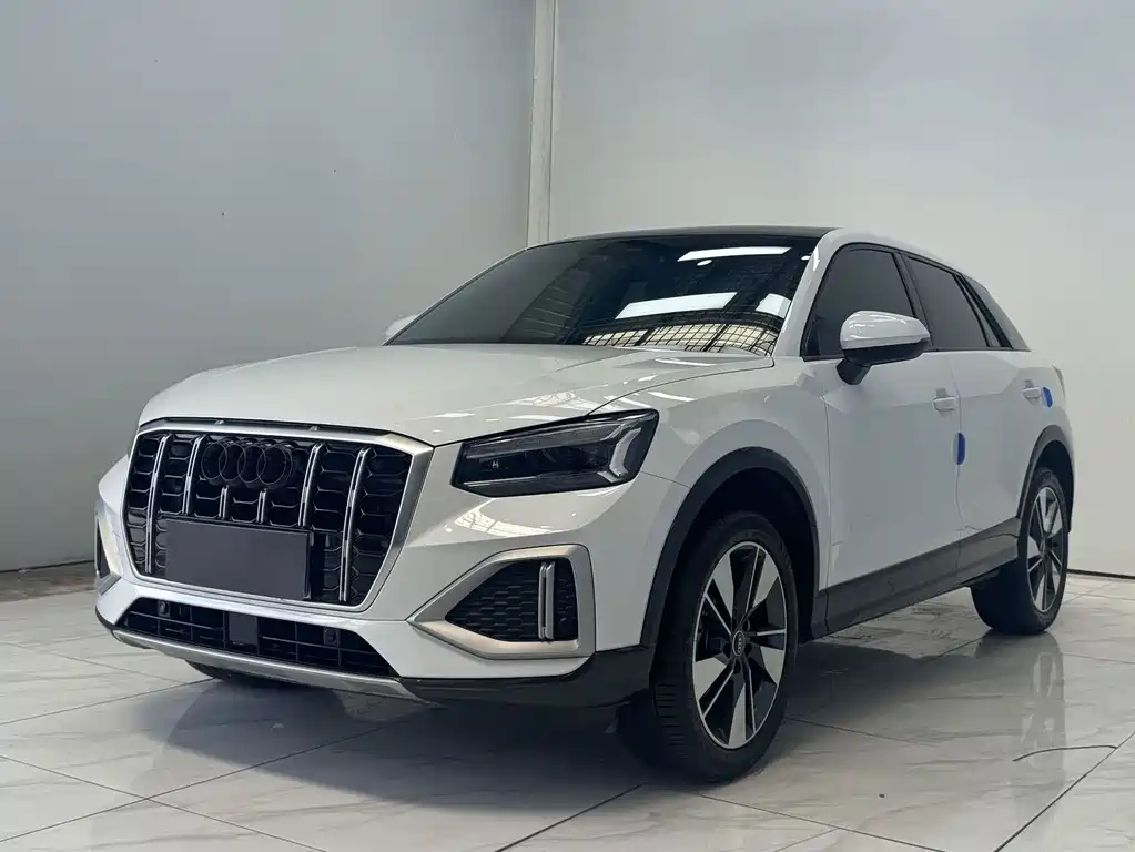 Audi Q2L 2023 — фото 1