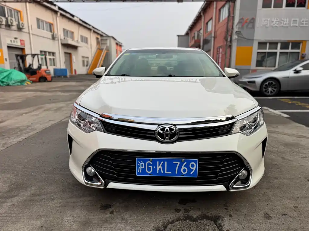 Toyota Camry 2017 — фото 12