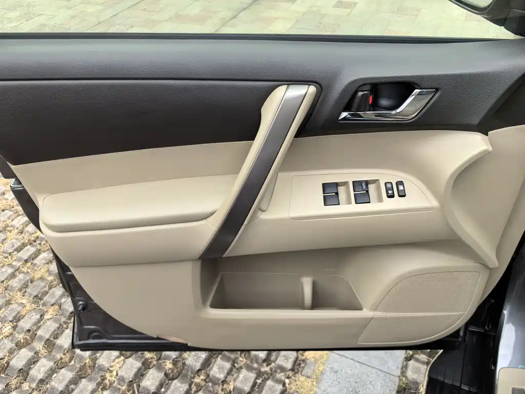 Toyota Highlander 2011 — фото 14