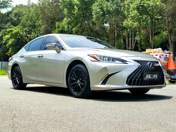 Lexus ES 2022